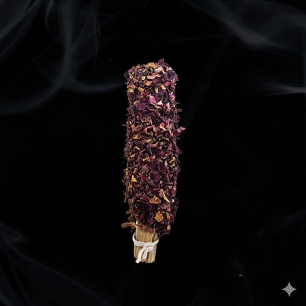 Bastón de palo santo / pétalos de rosa.