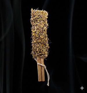 Bastón de palo santo / Botón de oro.